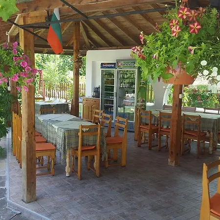 Nigovanka בית הארחה Emen